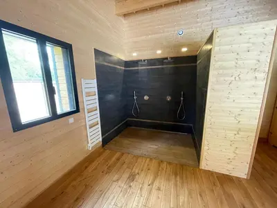 Plan de l'établissement Suite climatisée de 120 m2 avec spa de nage, sauna et balnéo