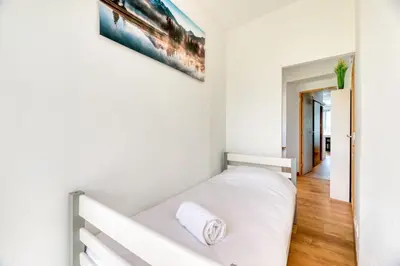 Un ou plusieurs lits dans un hébergement de l'établissement Rollin appartement 3 personnes avec Netflix au calme !