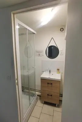 Salle de bains dans l'établissement Studio 1 - Métro Europe Rouen