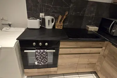 Cuisine ou kitchenette dans l'établissement F2 en centre ville proche gare