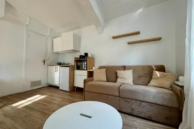 Cuisine ou kitchenette dans l'établissement Elisa studio contemporain au coeur de la ville