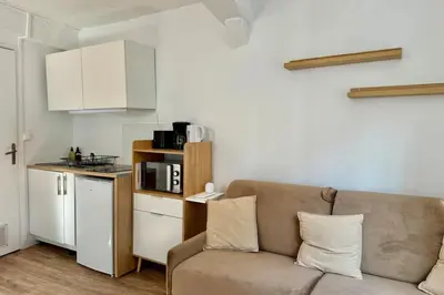 Cuisine ou kitchenette dans l'établissement Elisa studio contemporain au coeur de la ville