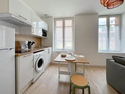 Cuisine ou kitchenette dans l'établissement Élégance en Centre-Ville - 336