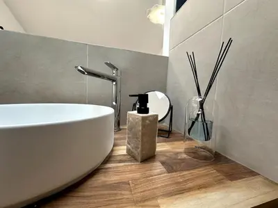 Salle de bains dans l'établissement Gare Unique Duplex lumineux