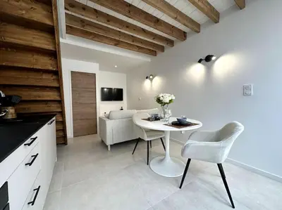 Télévision ou salle de divertissement dans l'établissement Gare Unique Duplex lumineux