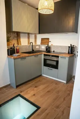 Cuisine ou kitchenette dans l'établissement Piscine chauffée, Rouen centre, Maison atypique