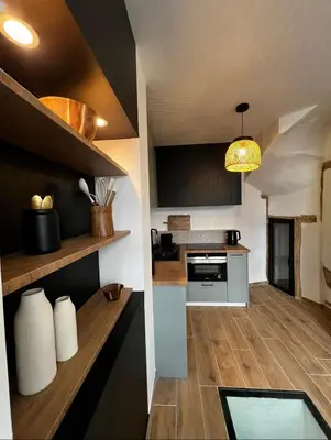 Cuisine ou kitchenette dans l'établissement Piscine chauffée, Rouen centre, Maison atypique