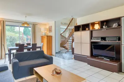 Cuisine ou kitchenette dans l'établissement L'Olivier charmante maison avec parking et jardin