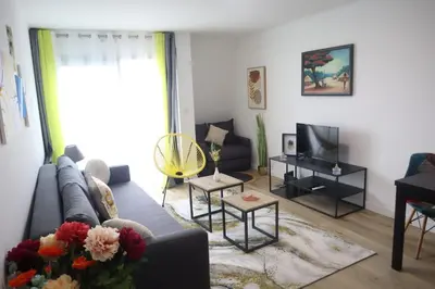 Télévision ou salle de divertissement dans l'établissement Cosy Sun-Mantes-la-Jolie