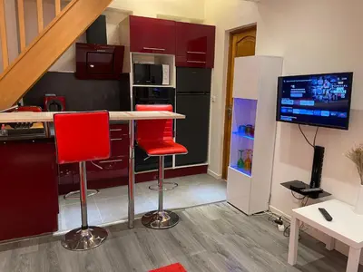 Cuisine ou kitchenette dans l'établissement Appartement en duplex proche gare d'Amiens