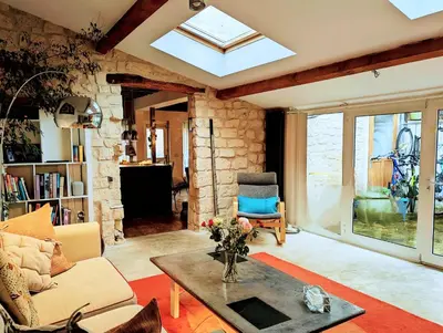 Coin salon dans l'établissement COCON zen et naturel juste à côté de Paris