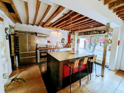 Cuisine ou kitchenette dans l'établissement COCON zen et naturel juste à côté de Paris