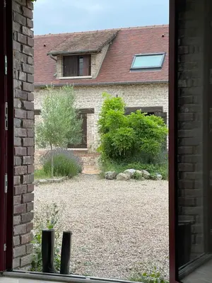 Jardin de l'établissement Maison chaleureuse- cheminée, nature et sport !