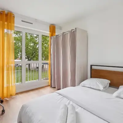 Duplex apartment downtown with parking