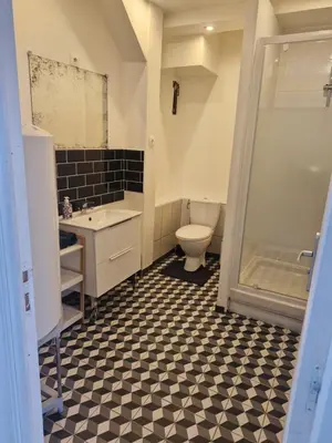 Salle de bains dans l'établissement Maison Eden à 400 m de l'aéroport