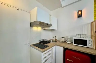 Cuisine ou kitchenette dans l'établissement Sofia Studio confortable en RDC au coeur de la ville de Rouen