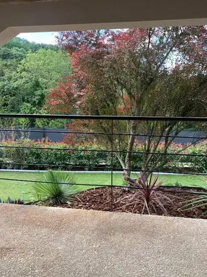 Jardin de l'établissement Appartement indépendant avec jacuzzi et terrasse privative, sans vis-à-vis à proximité immédiate de la gare
