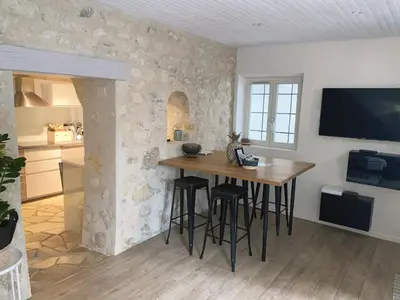 Cuisine ou kitchenette dans l'établissement Maison de ville-idéale pour les déplacements pros-35min Paris-versailles-Giverny-