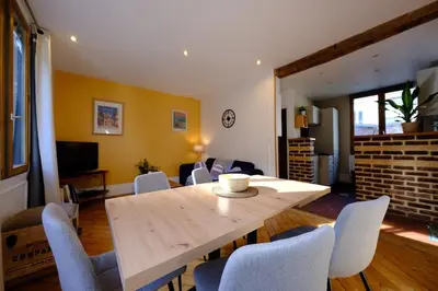 Télévision ou salle de divertissement dans l'établissement Rouen Hôtel de Ville - Chez Eric