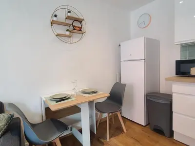 Cuisine ou kitchenette dans l'établissement Le Vert d'Eau - Évasion Authentique au Cœur de Dieppe