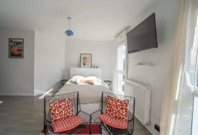 Un ou plusieurs lits dans un hébergement de l'établissement Suite POP 92 proche gare, stade de France, Parking
