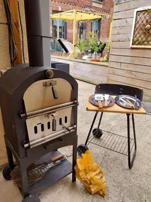 Barbecue disponible mis à disposition des clients de la maison de vacances