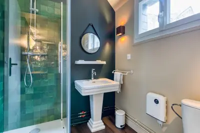 Salle de bains dans l'établissement Bob surprenante maison avec parking en centre