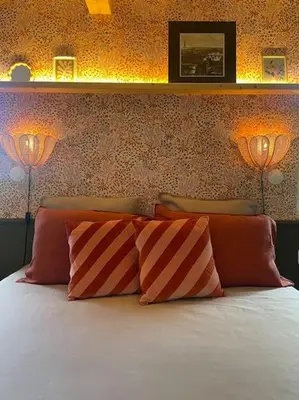 Un ou plusieurs lits dans un hébergement de l'établissement Au refuge de la colline Ecolodge 4 étoiles avec vue magnifique sur la vallée, proche de Mers les bains