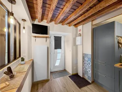 Cuisine ou kitchenette dans l'établissement Duplex Calme & Cosy - 2 min Gares & Proche Aéroport