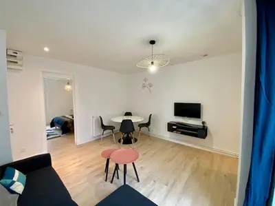 Télévision ou salle de divertissement dans l'établissement Appartement rénover avec terrasse