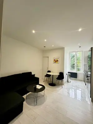 Coin salon dans l'établissement Appartement chaleureux 1