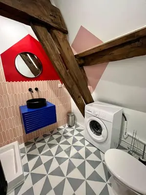 Salle de bains dans l'établissement Les Seventies