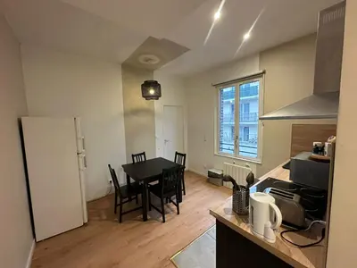 Cuisine ou kitchenette dans l'établissement Le Grand Bammeville -- 337
