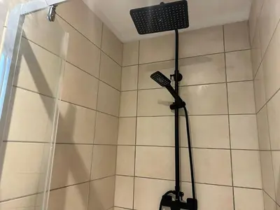 Salle de bains dans l'établissement Le Grand Bammeville -- 337