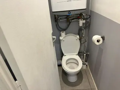 Salle de bains dans l'établissement Le Grand Bammeville -- 337