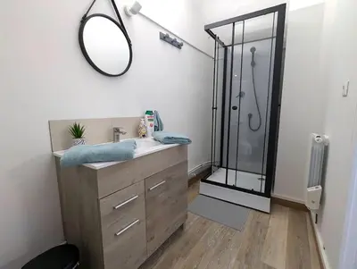 Salle de bains dans l'établissement maison