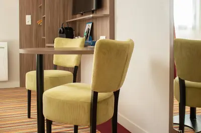 Coin salon dans l'établissement Brit Hotel Dieppe