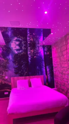 Un ou plusieurs lits dans un hébergement de l'établissement Suite Yao avec jacuzzi Montataire YaoSpa60