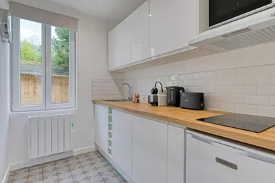 Cuisine ou kitchenette dans l'établissement Léandre studio entièrement rénové avec extérieur