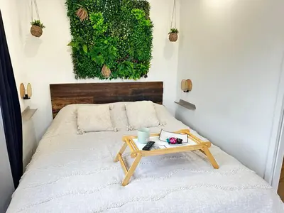 Un ou plusieurs lits dans un hébergement de l'établissement Chambre 34 indépendante et privée avec service de navette