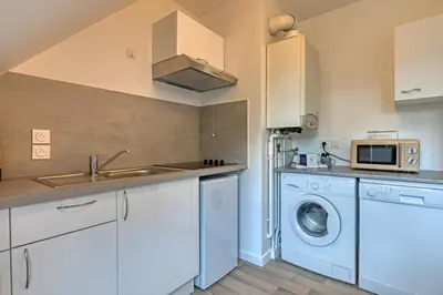 Cuisine ou kitchenette dans l'établissement Solent joli F2 proche Jardin des Plantes à Rouen