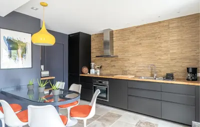 Cuisine ou kitchenette dans l'établissement Amazing Home In Vienne-En-Arthies