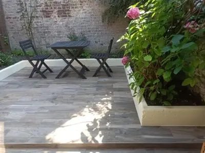 Balcon ou terrasse dans l'établissement Bel appartement rdc détente Balnéo & Ciné & Terrasse proche Centre Gare Amiens