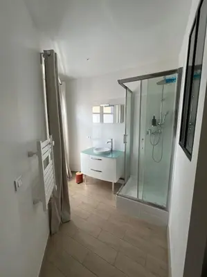 Salle de bains dans l'établissement Charmant F2 Plein centre de Mantes
