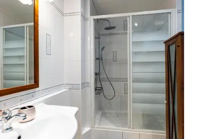 Salle de bains dans l'établissement Appartement T2, fonctionnel, Parking,balcon ,2 minutes gare ,17 minutes Paris