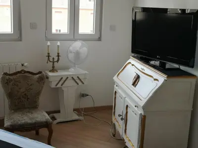 Télévision ou salle de divertissement dans l'établissement Appartement moderne à Elbeuf