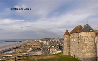 Vue générale sur la mer ou vue sur la mer prise depuis l'appartement
