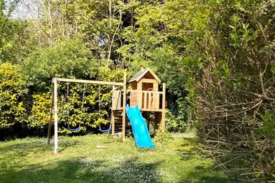 Aire de jeux pour enfants de l'établissement Le cinq, au coeur du Vexin