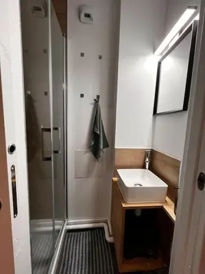 Salle de bains dans l'établissement Le CinéChic RDC