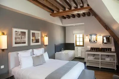 Un ou plusieurs lits dans un hébergement de l'établissement Manoir de Surville Hotel & Spa & restaurant